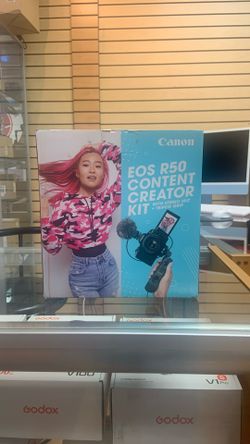 Canon EOS R50 Creator Kit