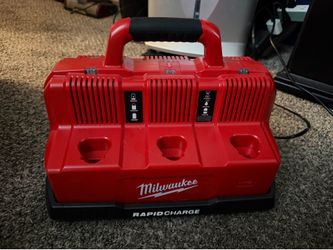 Milwaukee  (m12+ m18) RapidCharge Station