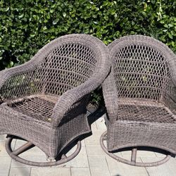 Outdoor chairs - Need Gone - Free