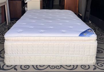 Full Size Mattress and Boxspring