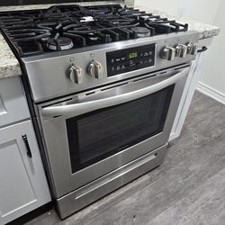 FRIGIDAIRE STOVE 