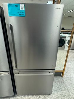 Hisense 17.2 cu ft Fridge Fingerprint-Resistant
