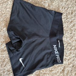 Black Nike Pros Small