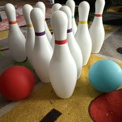 Chuckle And Roar Kids 10 Pin Bowling Set