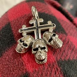 Skull and cross pendant titanium