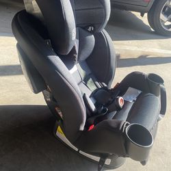 Graco TrioGrow SnugLock baby car seat