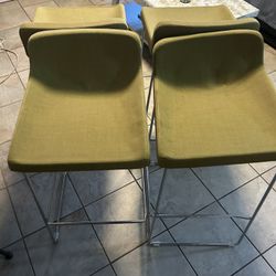 4 Retro-Style Bar Stools – with Chrome Legs