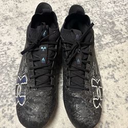 Under armor blur football cleats size 11.5