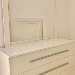Doble Dresser And Mirror 