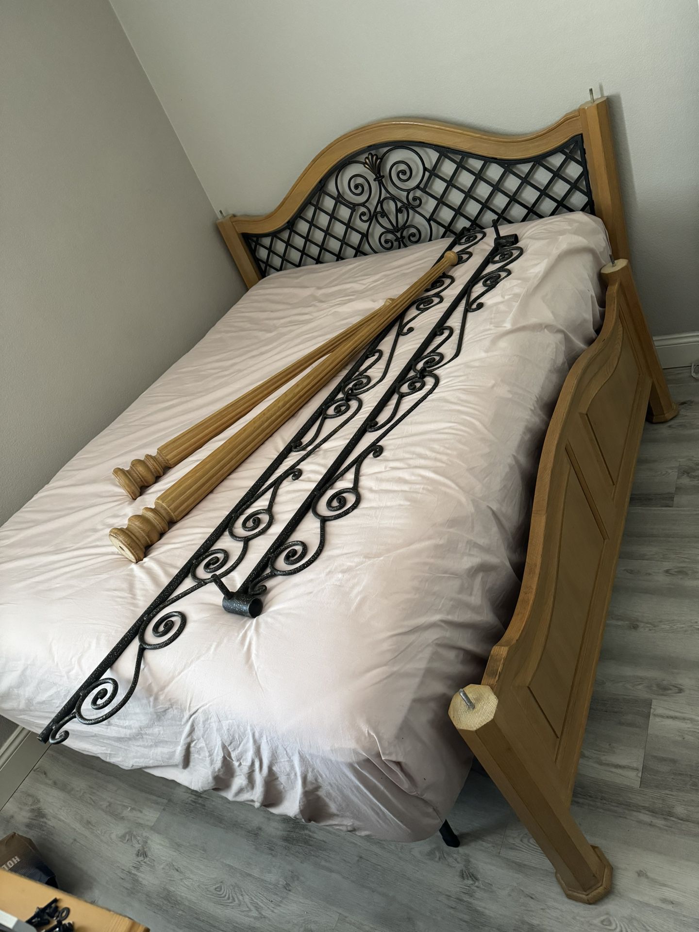 Canopy Queen Size Bed Frame 