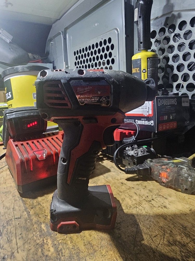 Milwaukee 1/4 Impact Driver With Battery And Charger