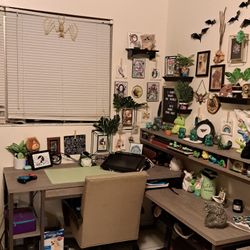 Large L SHAPED DESK with Wireless CHARGER