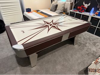 Air hockey table￼