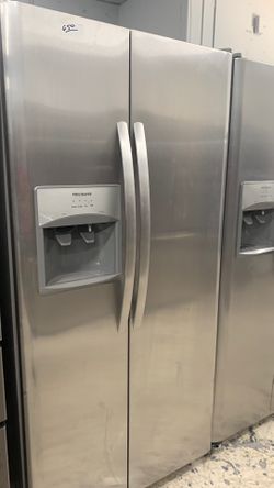 Frigidaire Side By Side In Stainless Steel