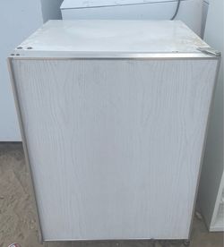 Mini refrigerator