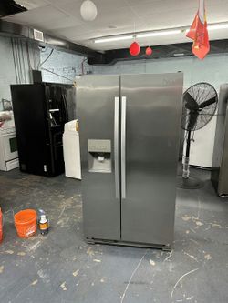 Whirl pool Ice and Water Re frig erator Frid ge Fully Functional