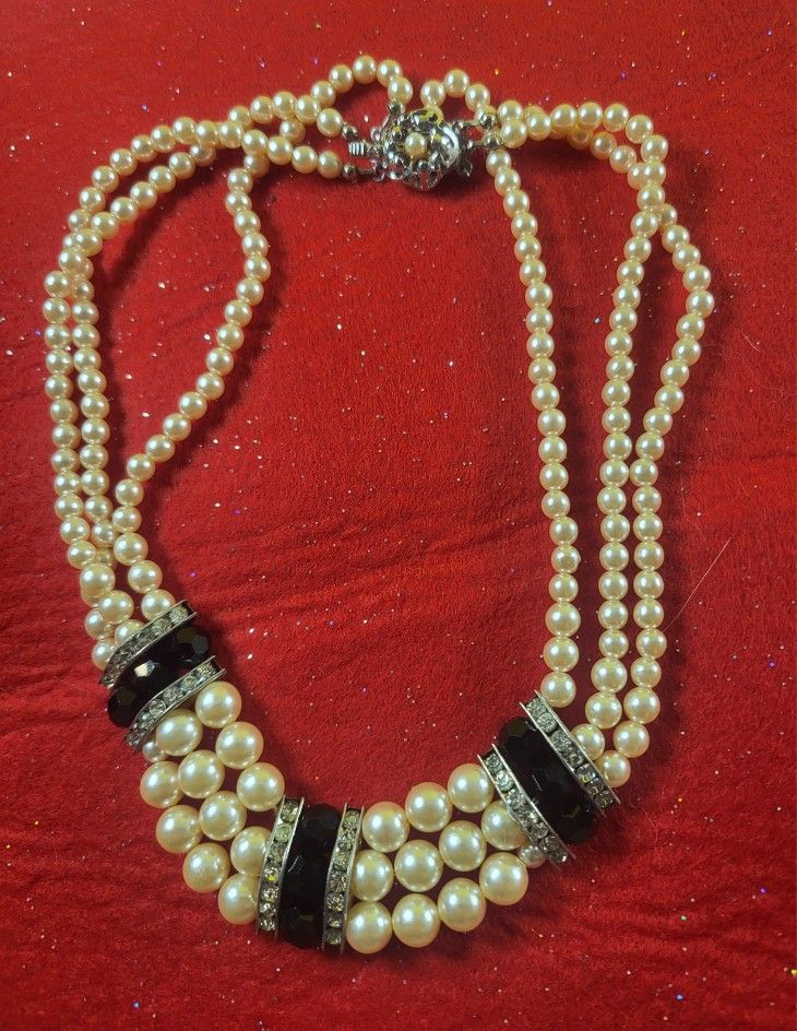 Vintage Triple Strand Faux Perals Choker
