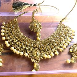 Golden And Pearl Necklace 