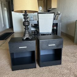 2 Nightstands And Lamp