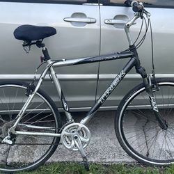 Trek 7200 Multitrack Hybrid Bike – 22.5” Frame