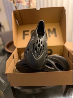 Yeezy Foam RNNR – Onyx – Brand New