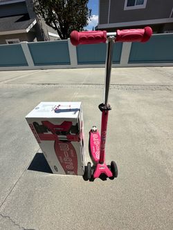 Micro Kickboard Maxi Deluxe  in Pink w/original box