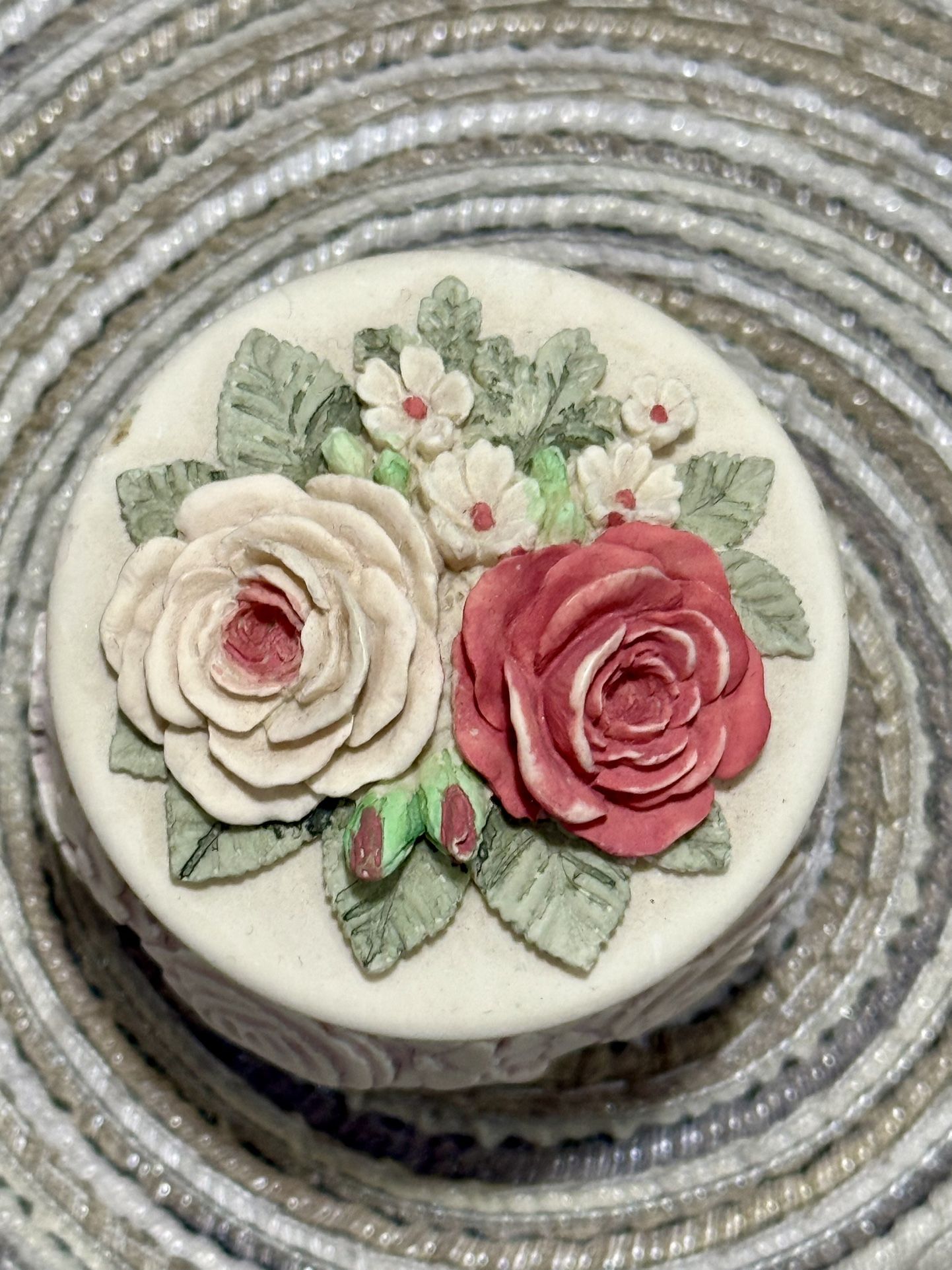 Vintage Handcast Designs Jewelry Trinket Box Mixed 3D Florals Round shape Box