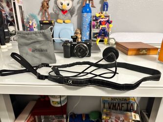 Sony Alpha NEX-6 mirrorless digital camera