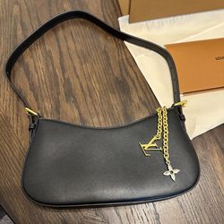 Purse - Black Shoulder Bag L V