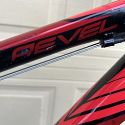 Giant “ Revel “ S-Frame, 26 In Tires, 21 Speed Shimano Tourney, Aluminum Frame. Nothing To Fix