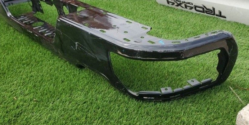 2019 - 2023 CHEVROLET SILVERADO GMC
SIERRA REAR BUMPER DUAL EXAUST USED
OEM. NC34
