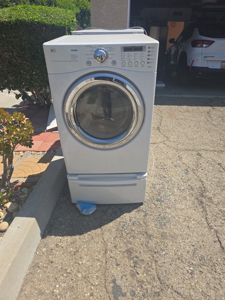 Washer Dryer With Pedelstols!