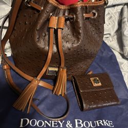 Dooney &Brouke  Set