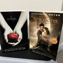 Twilight Saga: Twilight & New Moon - Paperback 