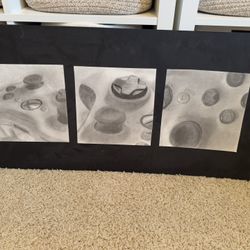 Hand drawn Xbox picture, so cool for a game room or teen’s room! On a mat background, so could use a frame or hang as a poster! Pet and smoke free hom