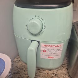 Dash gently used Air Fryer