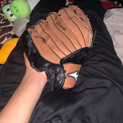 baseball glove 