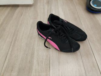 Free Puma Womans Shoes 9.5