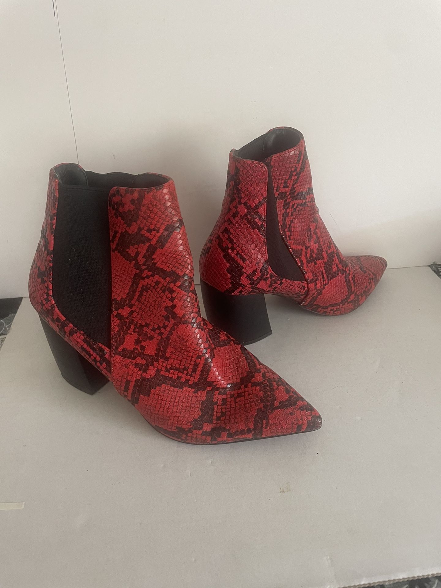 New Qupid Sz 6.5 Red Black Snakeskin Boots
