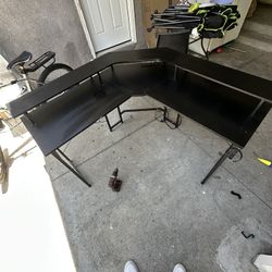 Gaming desk 