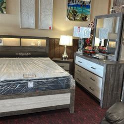 Queen Size Platform Bedroom Set