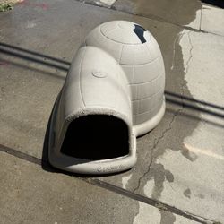 Used  Petmate Dog House XL