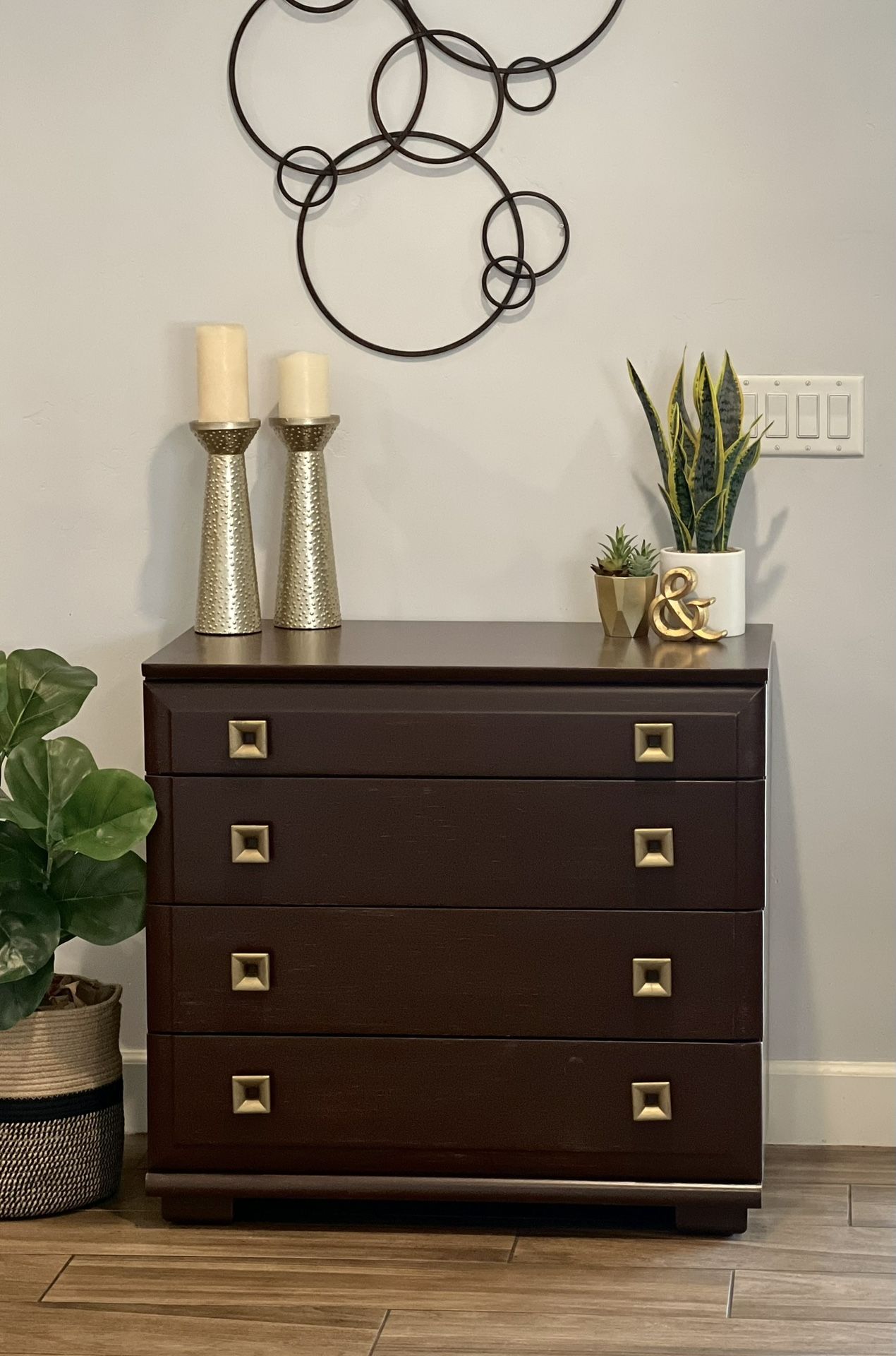 Dresser, Wood! Attractive Mid-Century Modern 4-Drawers, Chest, Coffee Bar, Buffet, Credenza, Entryway Table, Storage, TV Stand - Solid Construction!