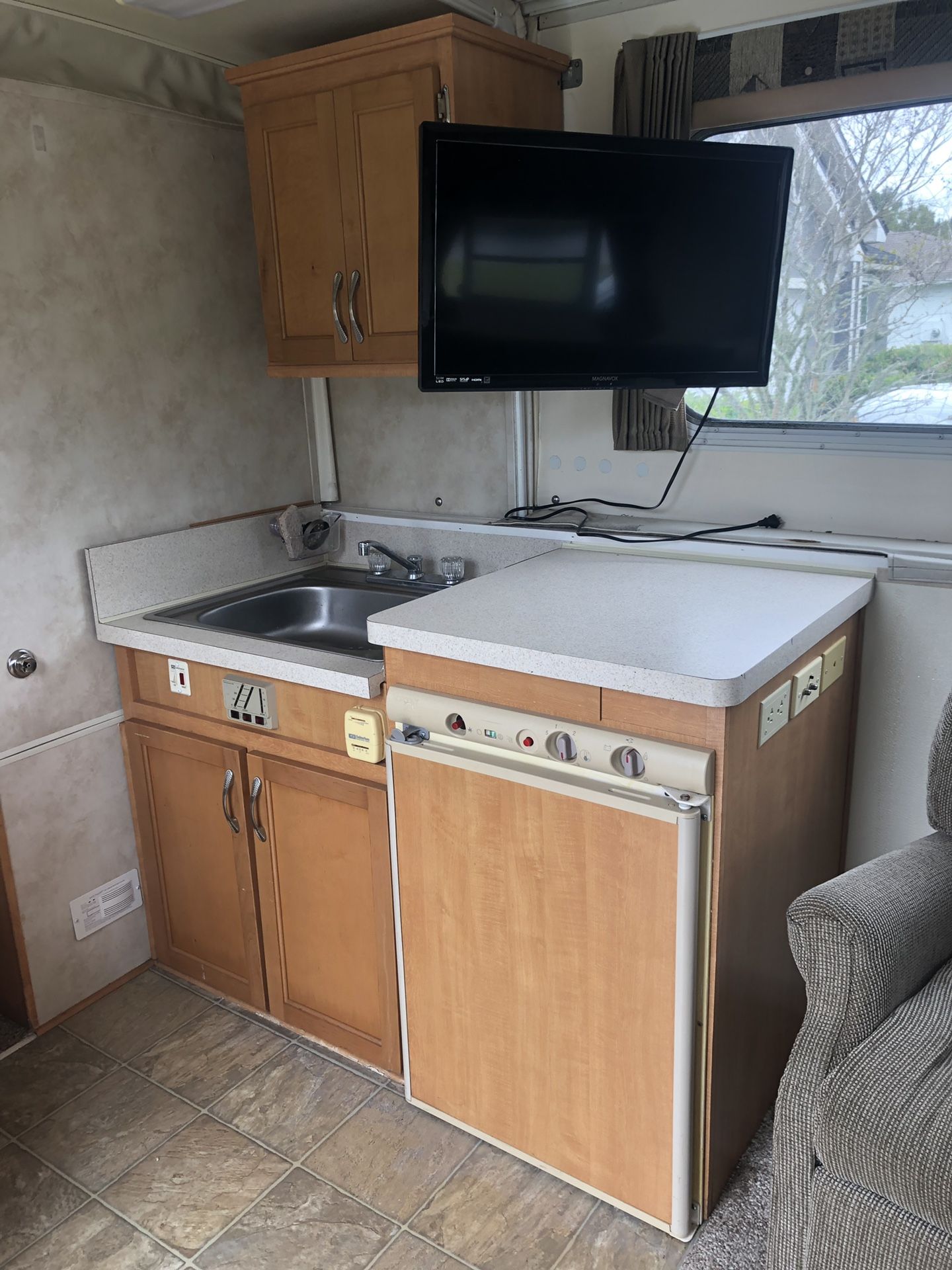 2007 Trailmanor 2720SL (hard sided pop up camper) for Sale in Saint AUG