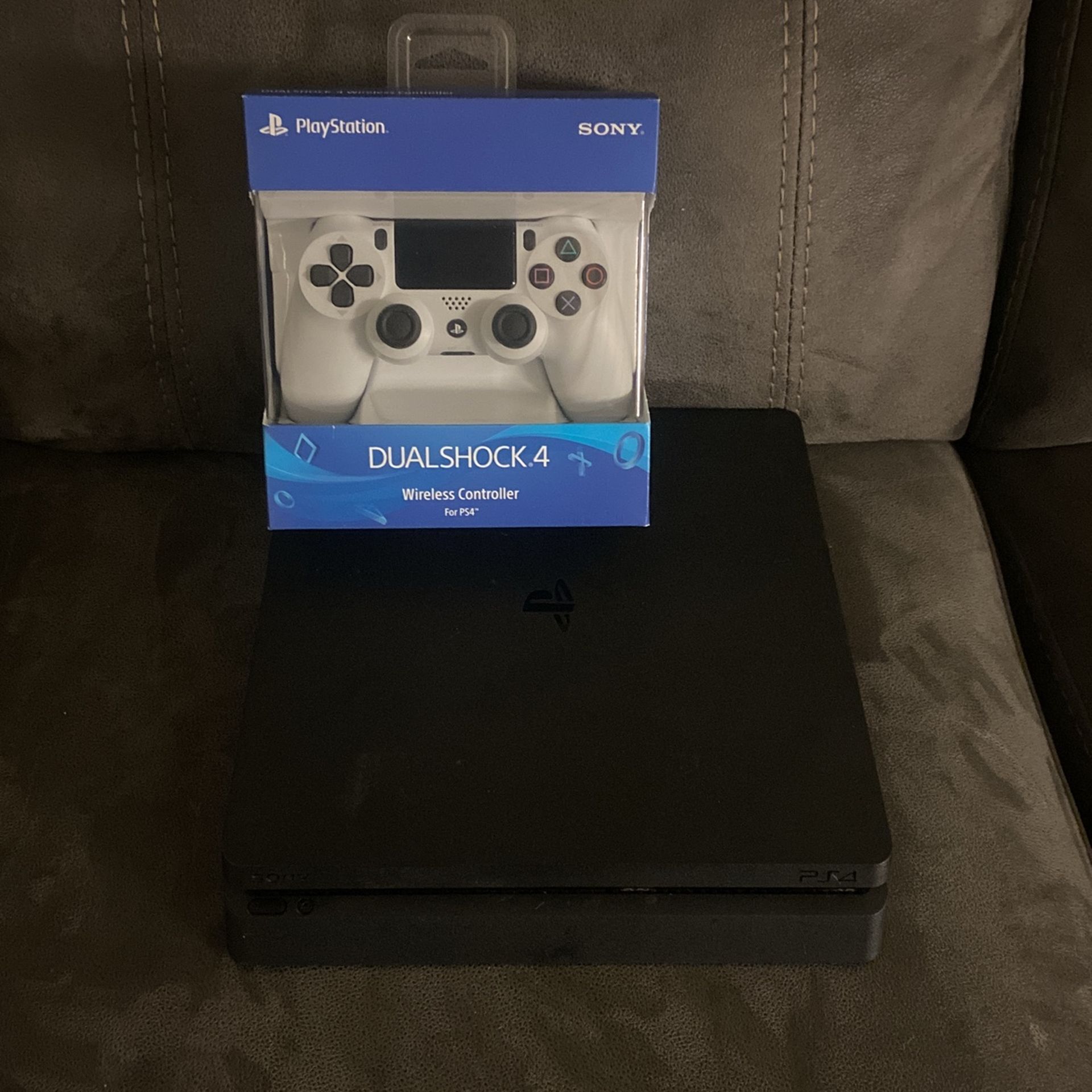 PS4 With Controller That Has 2 Year Warranty