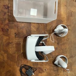 Oculus Quest 2 Full Headset With Charger