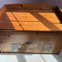 TOY BOX / BENCH  27"LX19HX17W