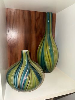 Set of 2 brand new decorative vases/home decor