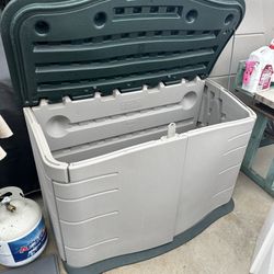 Rubbermaid Small Storage Shed