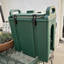 Cambro Camtainer